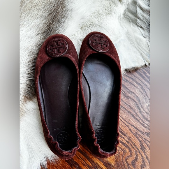 VGUC Tory Burch suede flats - Picture 1 of 4